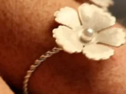 Majorica Brazalete Novia Santorini Bianco Ajustable Con Flores Nacaradas Y Perlas| Brazaletes Rígidos