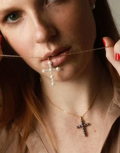 Majorica Colgante Cruz Dorado Con Perlas Grises| Colgante Cadena