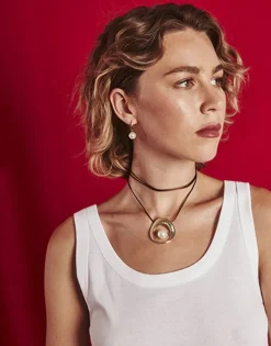 Majorica Collar Petra En Acero Dorado Y Cordon De Seda Cafe| Colgantes Con Cadena