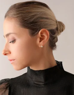 Majorica Pendientes Cortos Romea En Plata Dorada Con Perla Blanca| Pendientes Cortos