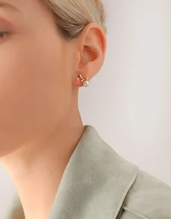 Majorica Pendientes Cortos Romea En Plata Dorada Con Perla Blanca| Pendientes Cortos