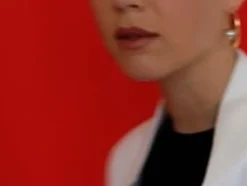 Majorica Pendientes De Aro Juno Con Forma De Gota En Acero Dorado| Pendientes De Aro Con Perlas