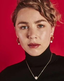 Majorica Pendientes De Aro Medianos Juno En Acero Dorado Y Perla| Pendientes De Aro Con Perlas