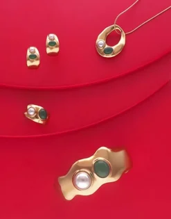 Majorica Pendientes De Aro Pequeños Dorados Feme Con Perlas Y Agatas Verdes| Pendientes De Aro Con Perlas