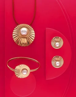 Majorica Pendientes Le Palm En Acero Dorado Con Cierre Omega| Pendientes Cortos