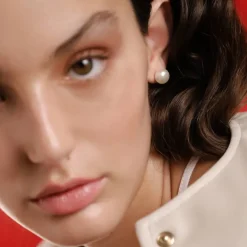 Majorica Pendientes Nuada Dorados Con Perla Blanca 10Mm Redonda Aplastada| Pendientes Cortos