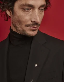 Majorica Pin Le Club Largo Acero Con Logo Y Perla Blanca| Pines Hombre