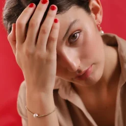 Majorica Pulsera Encadenada Nuada En Acero Dorado Y Perla Blanca| Pulseras Encadenadas