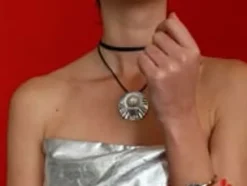 Majorica Pulsera Rigida En Acero Le Palm Con Perla Blanca| Brazaletes Rígidos