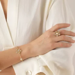 Majorica Pulsera Roxana Flor En Perla| Pulseras Encadenadas